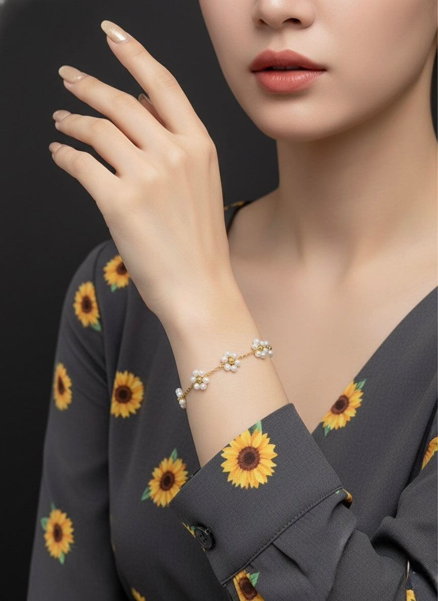 Daisy Pearl Bloom Bracelet