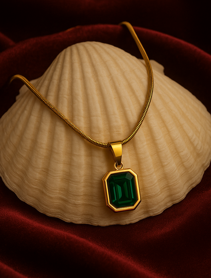 Emerald Luxe Pendant Necklace