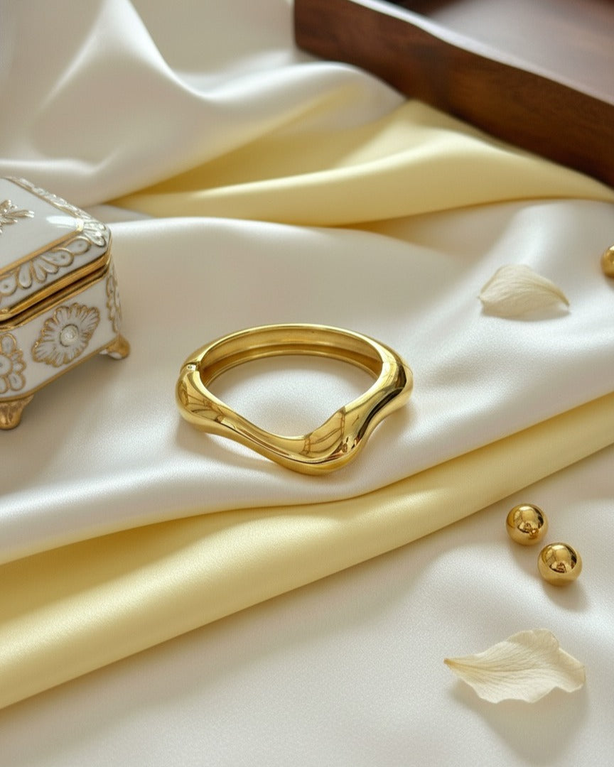 Luxe Fluid Curve Bracelet