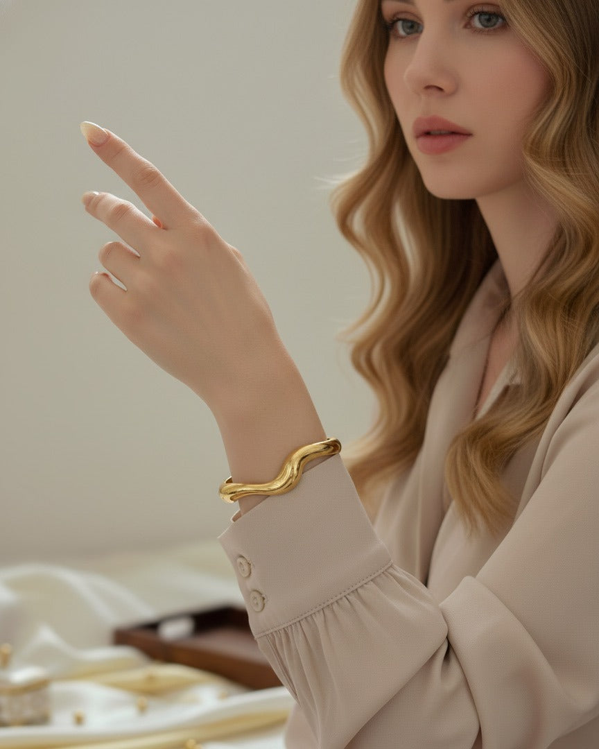 Luxe Fluid Curve Bracelet
