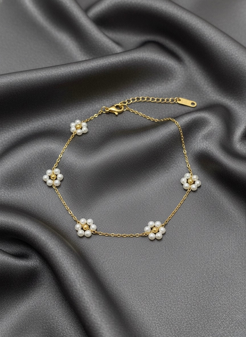 Daisy Pearl Bloom Bracelet